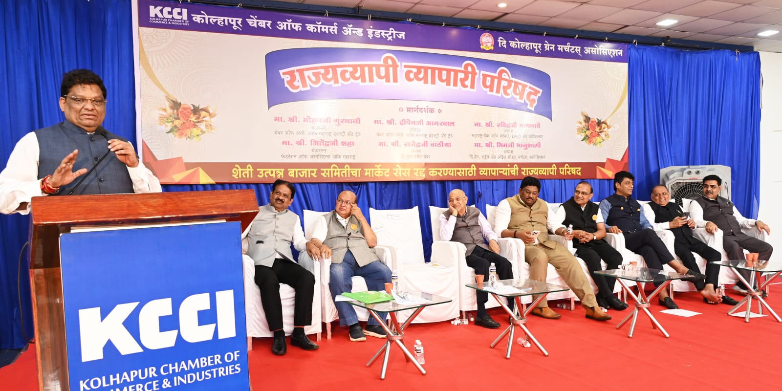 एपीएमसी व्यापारियों ने महाराष्ट्र सरकार को 2 अक्टूबर तक का अल्टीमेटम दिया : मार्केट सेस समाप्त करें