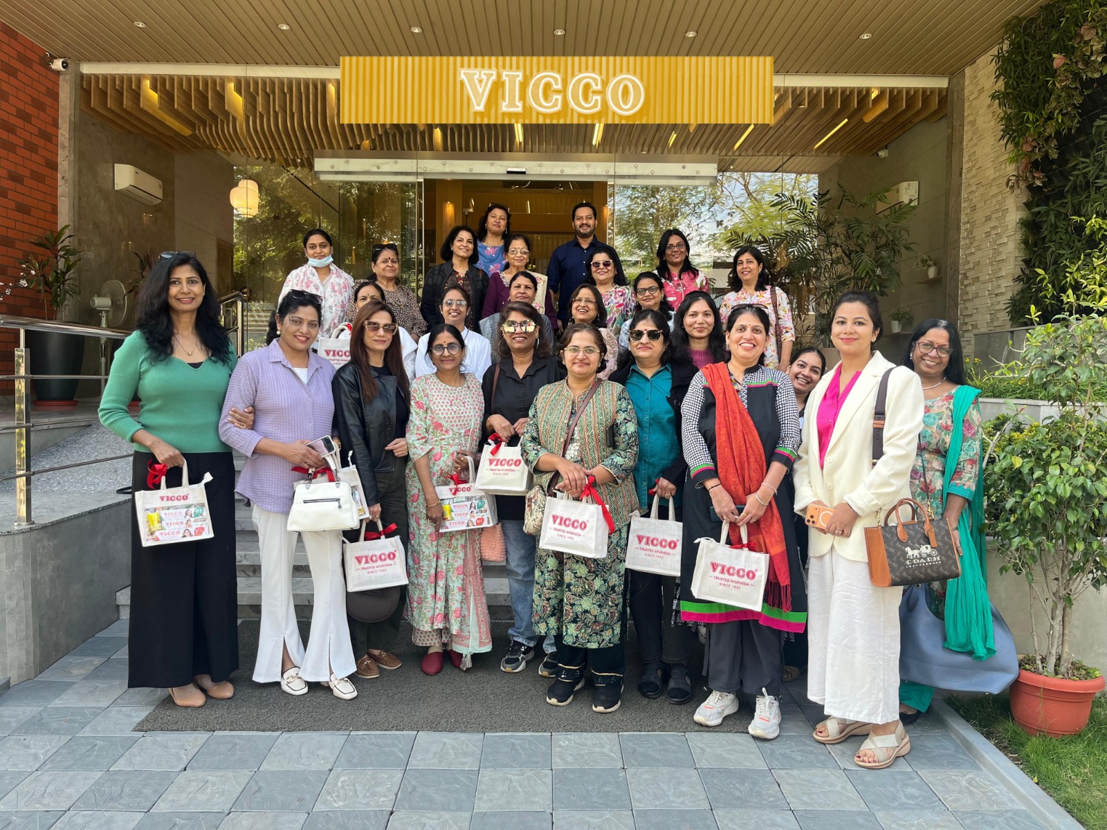 वीआईए ल्यू की विक्को लैबोरेटरीज और आरसी प्लास्टो टैंक्स एंड पाइप्स में इंडस्ट्रियल विजिट