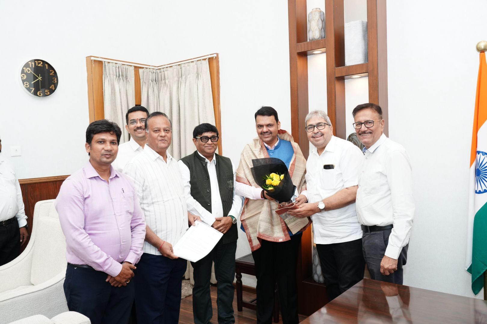 जीएमआर एयरपोर्ट मुद्दे के समाधान पर एआईडी द्वारा मुख्यमंत्री फडणवीस का अभिनंदन