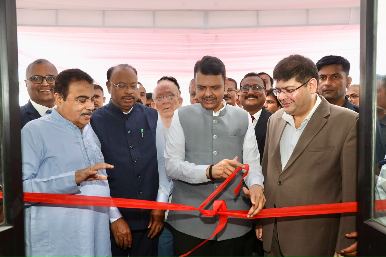 कौशल विश्वविद्यालय के लिए एक महीने में भूमि उपलब्ध कराई जाएगी : मुख्यमंत्री फडणवीस
