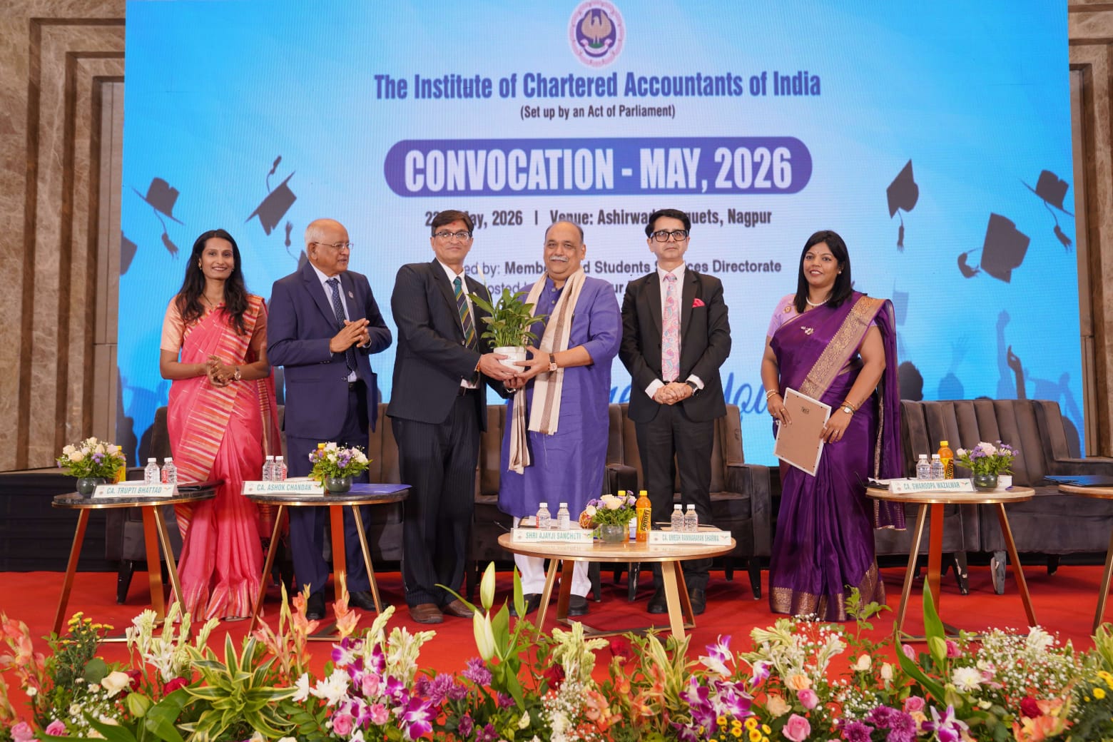 नए क्वालिफाइड चार्टर्ड अकाउंटेंट्स के लिए पहली बार ऐतिहासिक कॉन्वोकेशन सेरेमनी नए क्वालिफाइड चार्टर्ड अकाउंटेंट्स के लिए पहली बार ऐतिहासिक कॉन्वोकेशन सेरेमनी